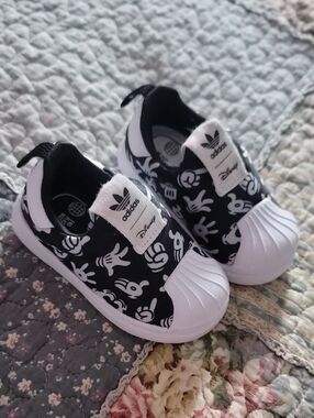 Adidas Disney Black & White Kids Slip-On Sneakers Mickey Mouse Hands 4 Infant